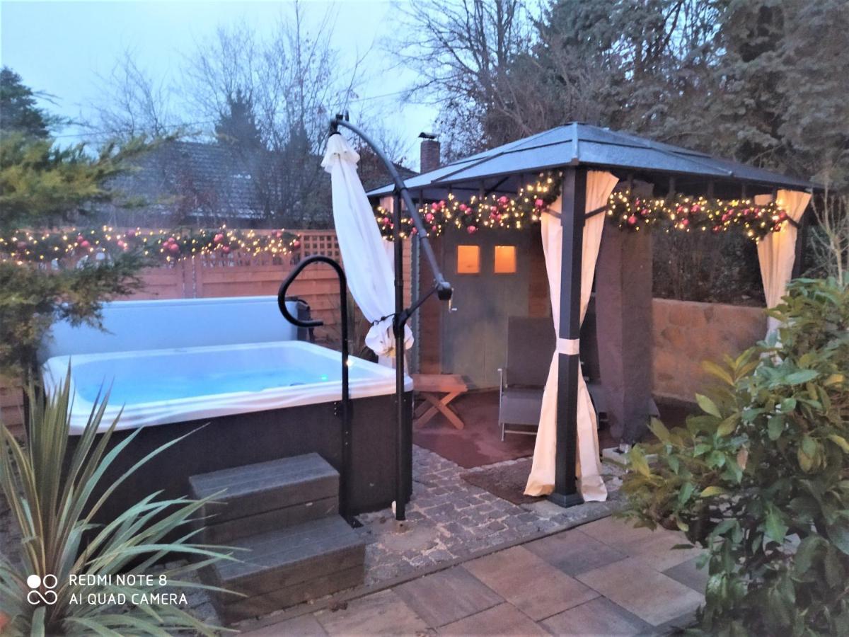 Mediterran-Skandinavisch - Outdoorwhirlpool Ganzjaehrig Burgthann Exterior photo